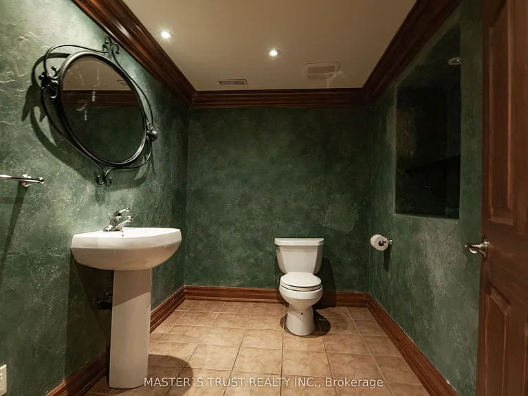 678 Saint Nicholas Ct — Photo 47