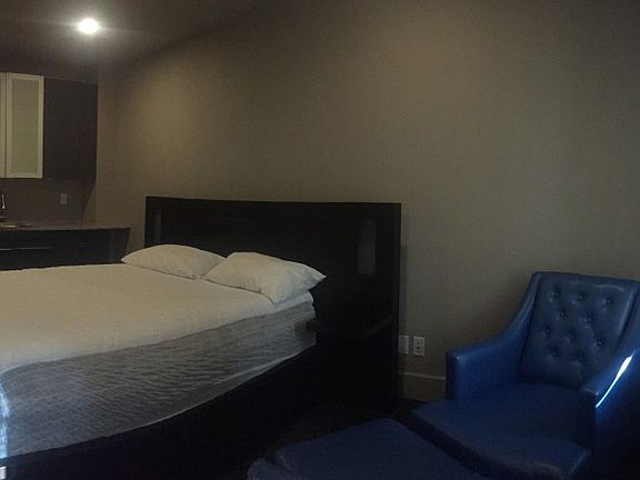 4th image of 1011 Ouellette Ave #503