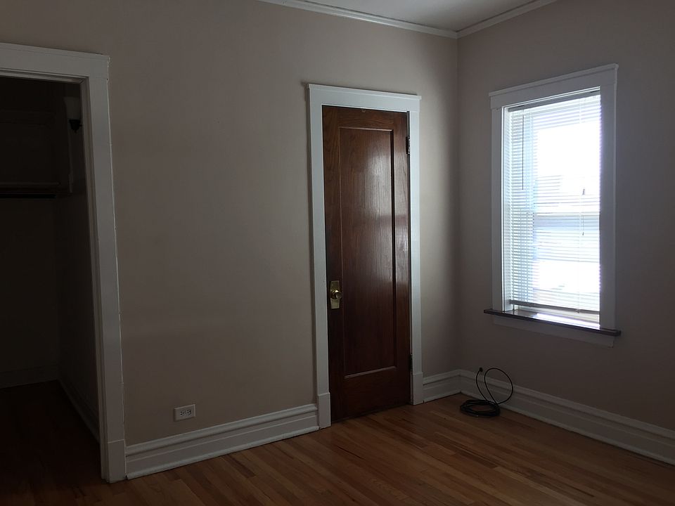 2nd image of 3927 W Addison St APT 3N