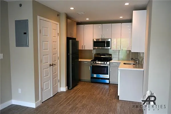 19011 Hillside Ave #304 — Photo 2