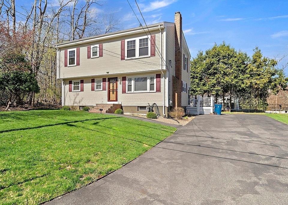 1st image of 7 Oakwood Ave