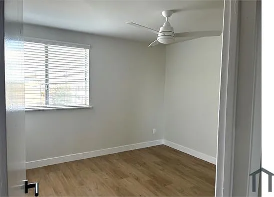 1501 S Hoover St #6 — Photo 11