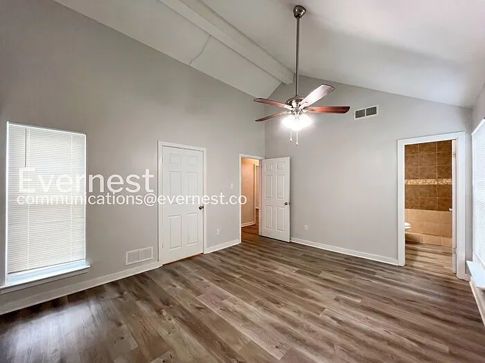 3743 Oak Lake Ln — Photo 11