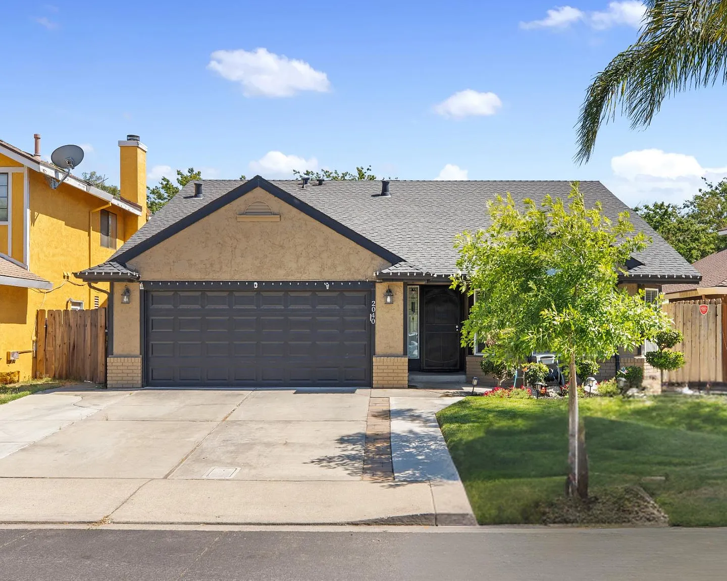 2040 Sheldon Dr photo 1