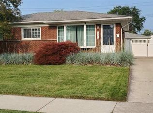 3399 Middlefield Dr, Trenton, MI 48183