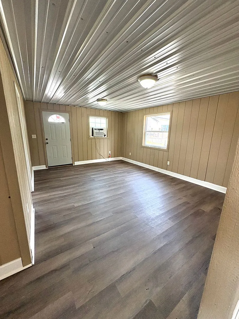 Spacious Home in the Heart of Cave City! — Photo 3