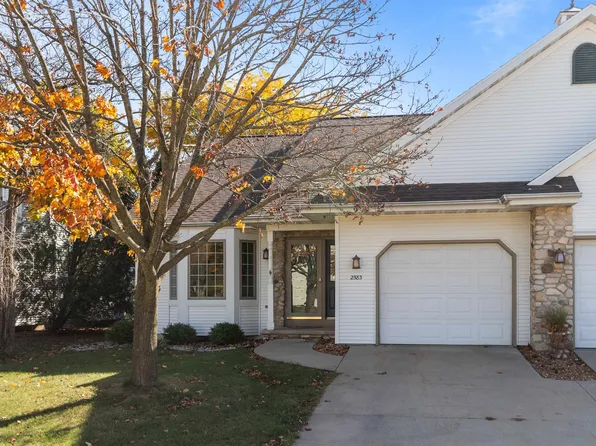 2583 Village Ln, Oshkosh, WI 54904