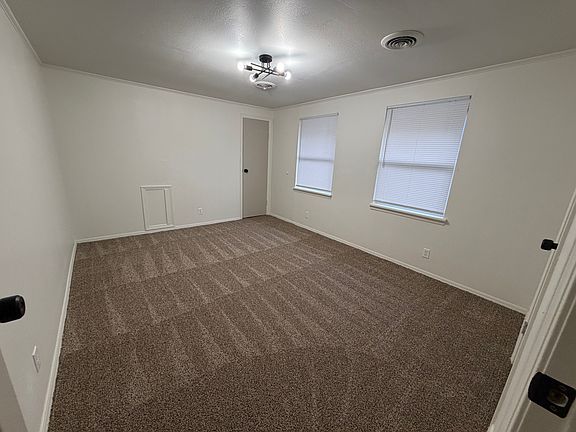 3rd image of 1006 Oak Park Dr #1