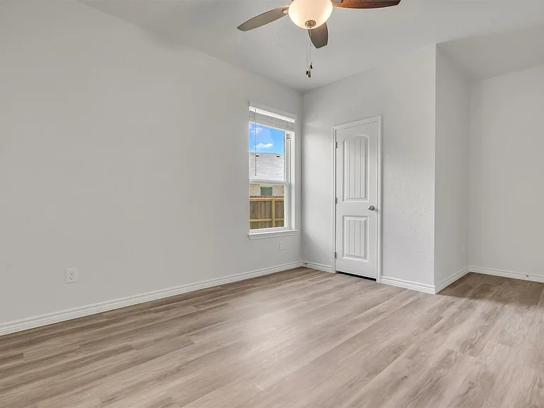 1118 Zora Dr #B — Photo 15