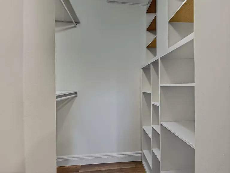2907 NE 8th Ter #205 — Photo 10