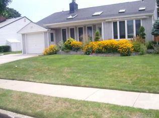 3776 Dianne St, Bethpage, NY 11714