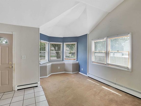 3rd image of 10 Quintuck Ln