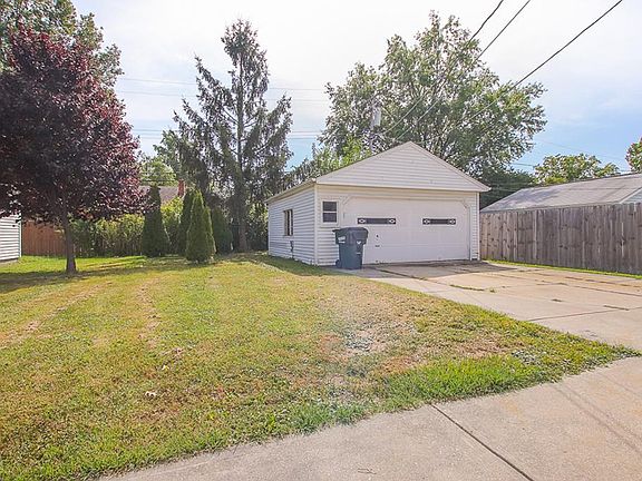 4th image of 25520 Richards Ave
