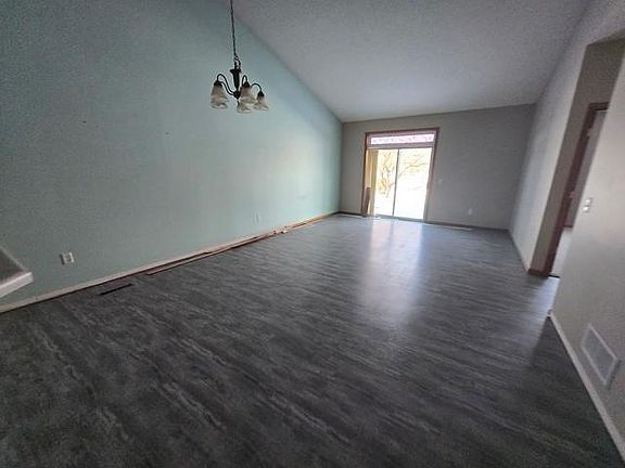 2nd image of 625 Meadow Ln