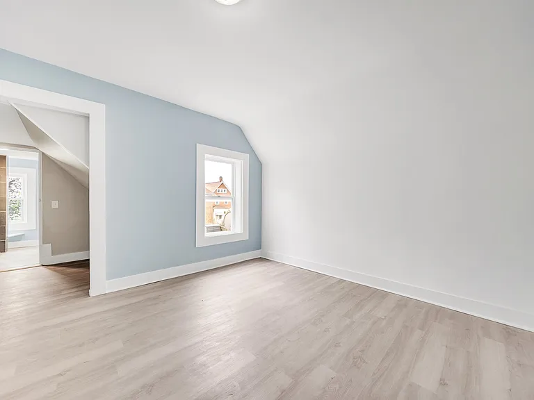 127 Riverside Ave — Photo 16