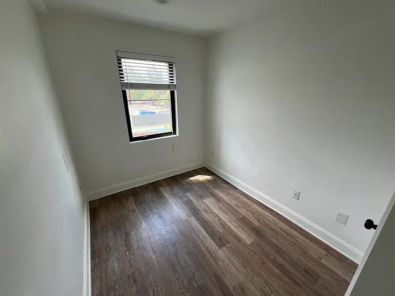 239 12th Pl NE #3 — Photo 18