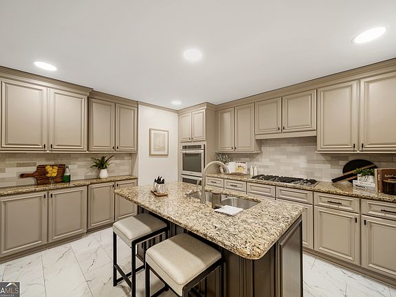 4th image of 210 Colony Ridge Dr