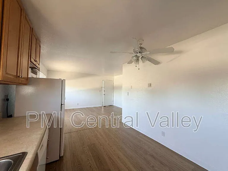 111 N Walnut Ave #10 — Photo 5
