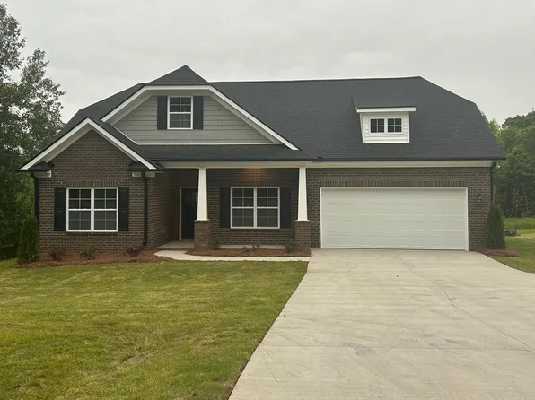 217 Carriage Gate Dr, Wellford, SC 29385
