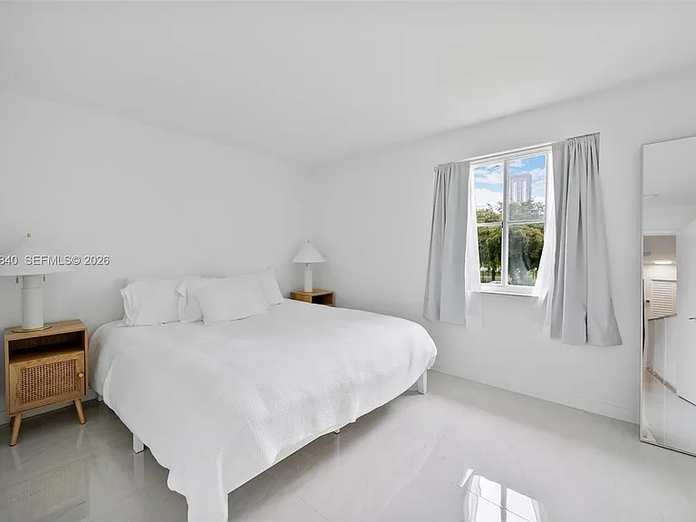 421 SW 3rd St #16 — Photo 13