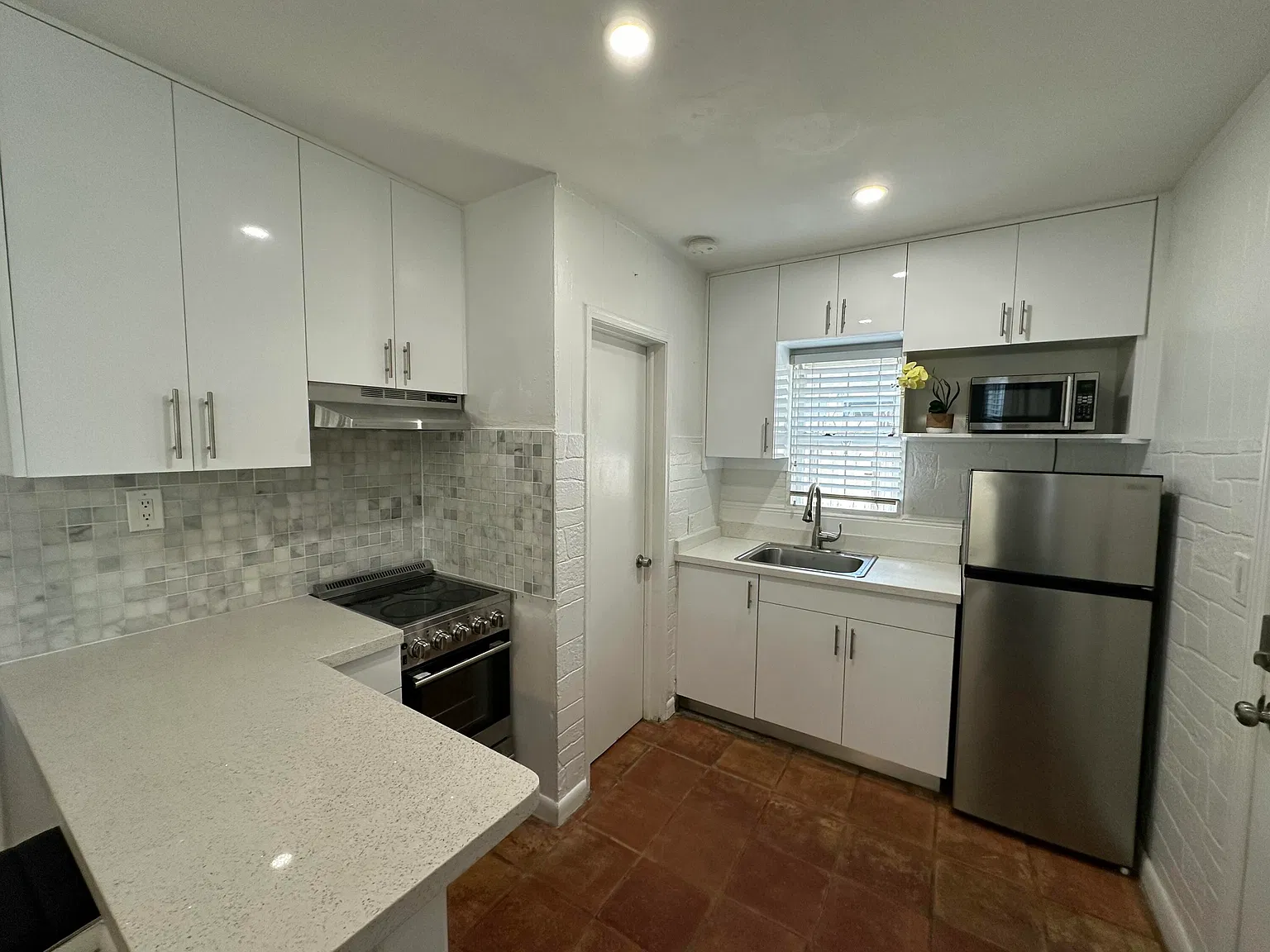 1 bed, 1.0 bath, 299 sqft, $2,000 — Photo 1