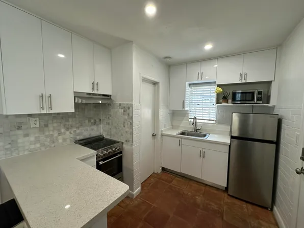 2703 NE 6th Ln APT 2, Fort Lauderdale, FL 33334