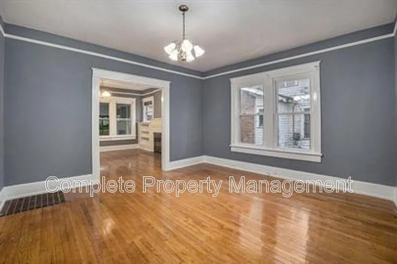 3 bed, 1.0 bath, 1316 sqft, $1,075 — Photo 3