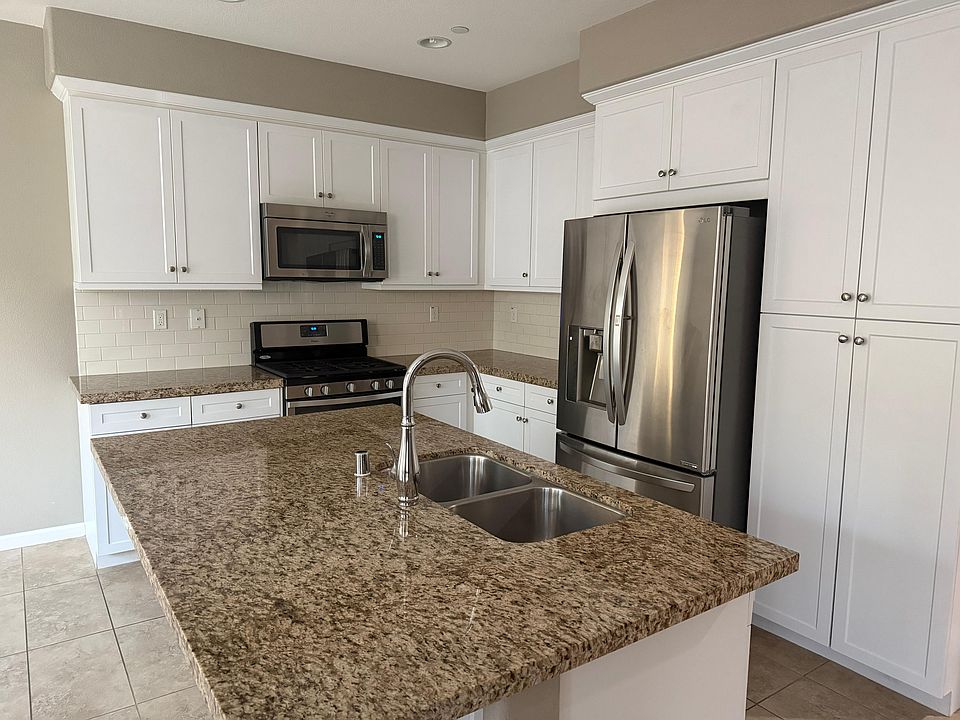 1st image of 305 Macarthur Way