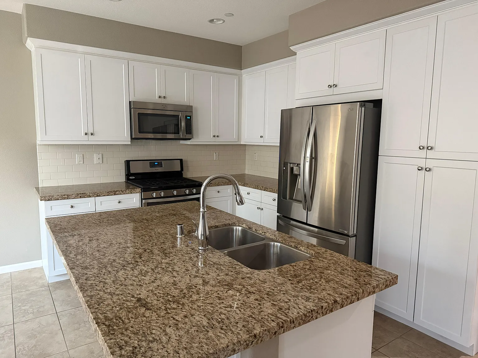 305 Macarthur Way photo 1