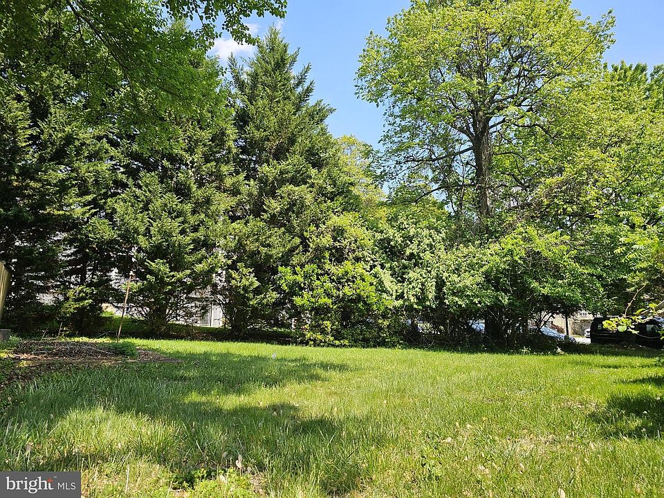 2nd image of 900 Carole Ct SE