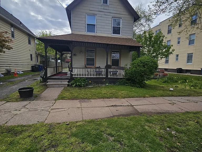 16 Hallock Ave #2A — Photo 8