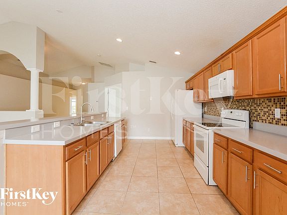 5th image of 156 Delancey Dr