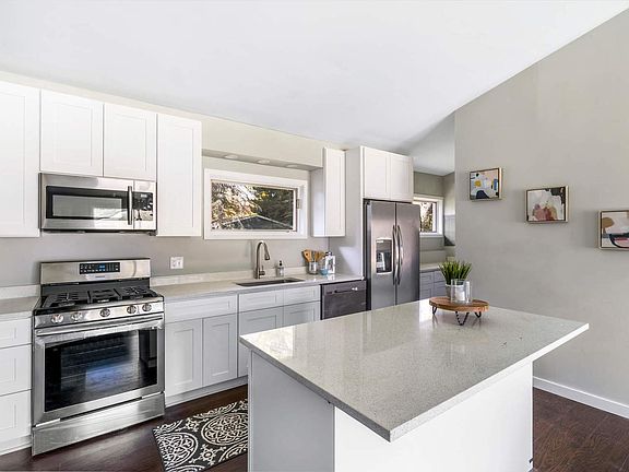 5th image of 16411 W Des Plaines Dr