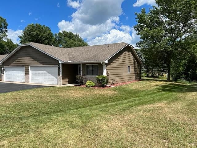 Nice single level town home. Front of town house.