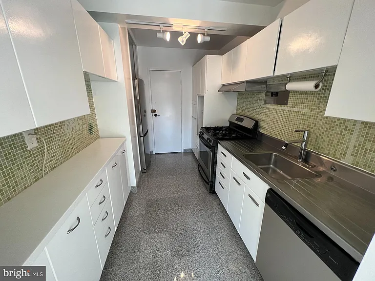 4201 Cathedral Ave NW #813E — Photo 13