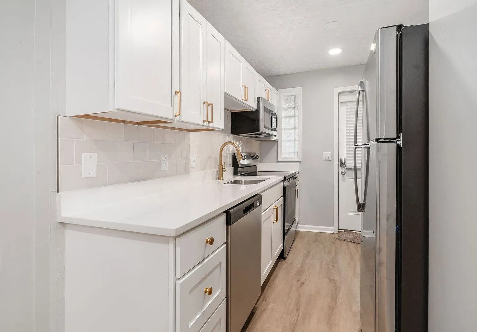 1 bed, 1.0 bath, 991 sqft, $1,395 — Photo 3