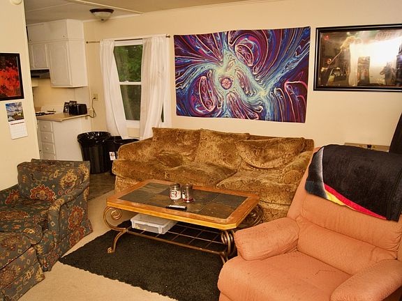 5th image of 232 Schilling St