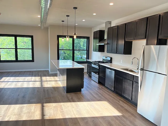 203 E Oak St #3 — Photo 6