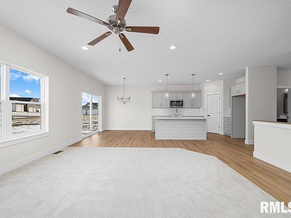 4th image of 6213 College Ave
