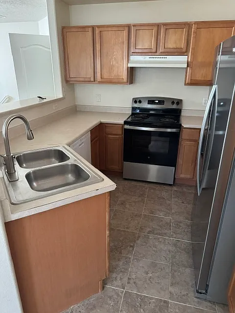 3 bed, 1281 sqft, $2,000 — Photo 3