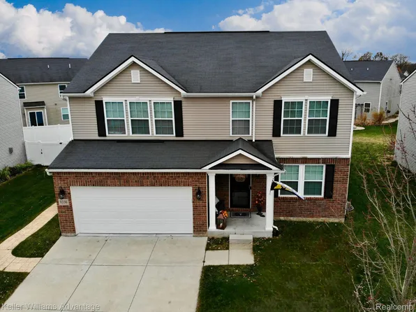 8356 Crab Apple Trl, Dexter, MI 48130