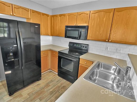 3rd image of 309 Sampson St #28