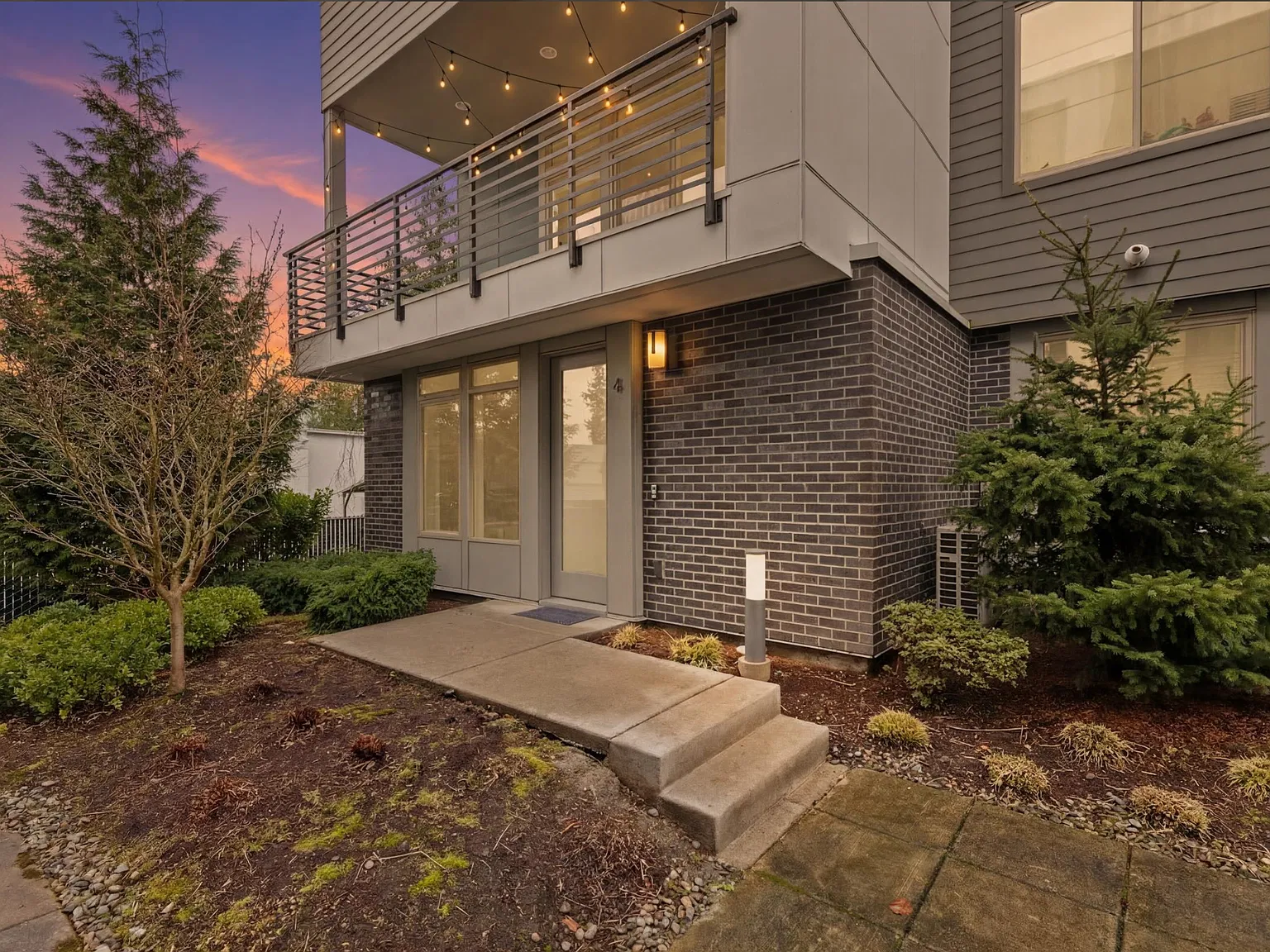 4 bed, 3.5 bath, 2209 sqft, $4,900 — Photo 2