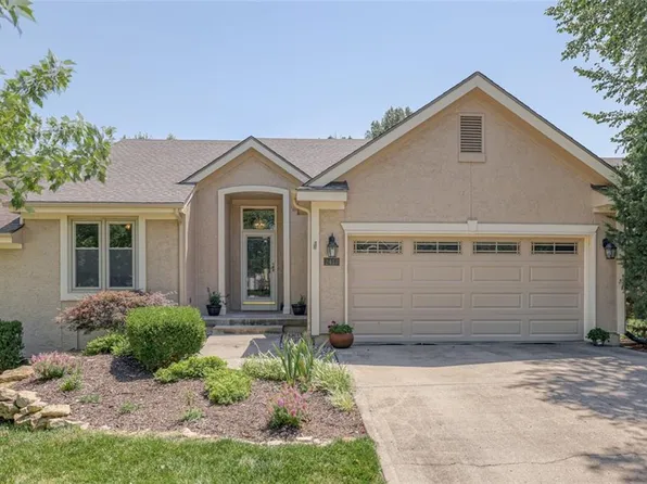 2413 NW Ashurst Dr, Lees Summit, MO 64081