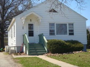 307 S 2nd St, Cissna Park, IL 60924