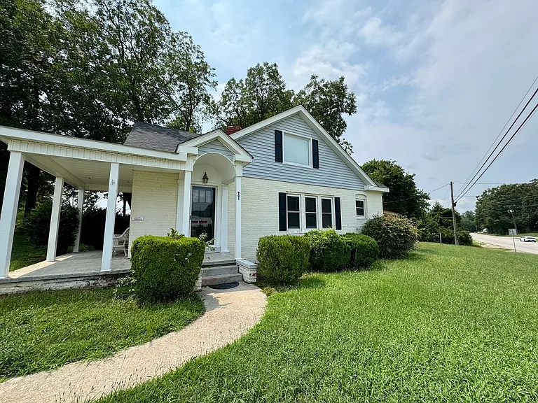 901 W. Danville St. — Photo 1