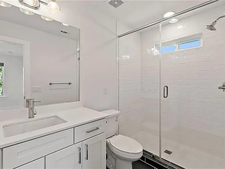 610 W 33rd St — Photo 10