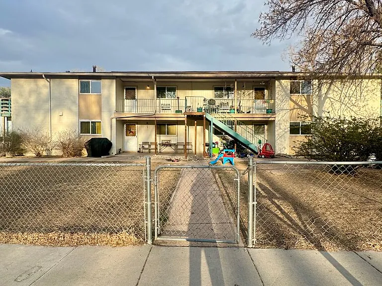 2625 N Chestnut St — Photo 1