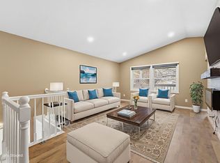 3737 Gershwin Ln N, Oakdale, MN 55128