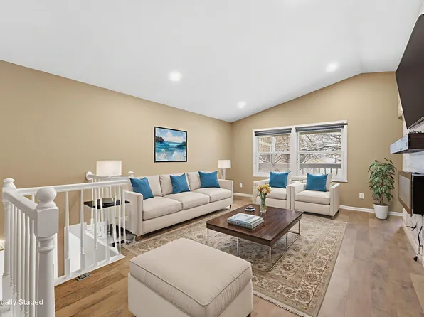 3737 Gershwin Ln N, Oakdale, MN 55128